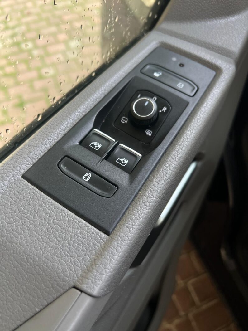 VOLKSWAGEN Caravelle Premium Corta 2.0 TDI BMT DSG 4Motion