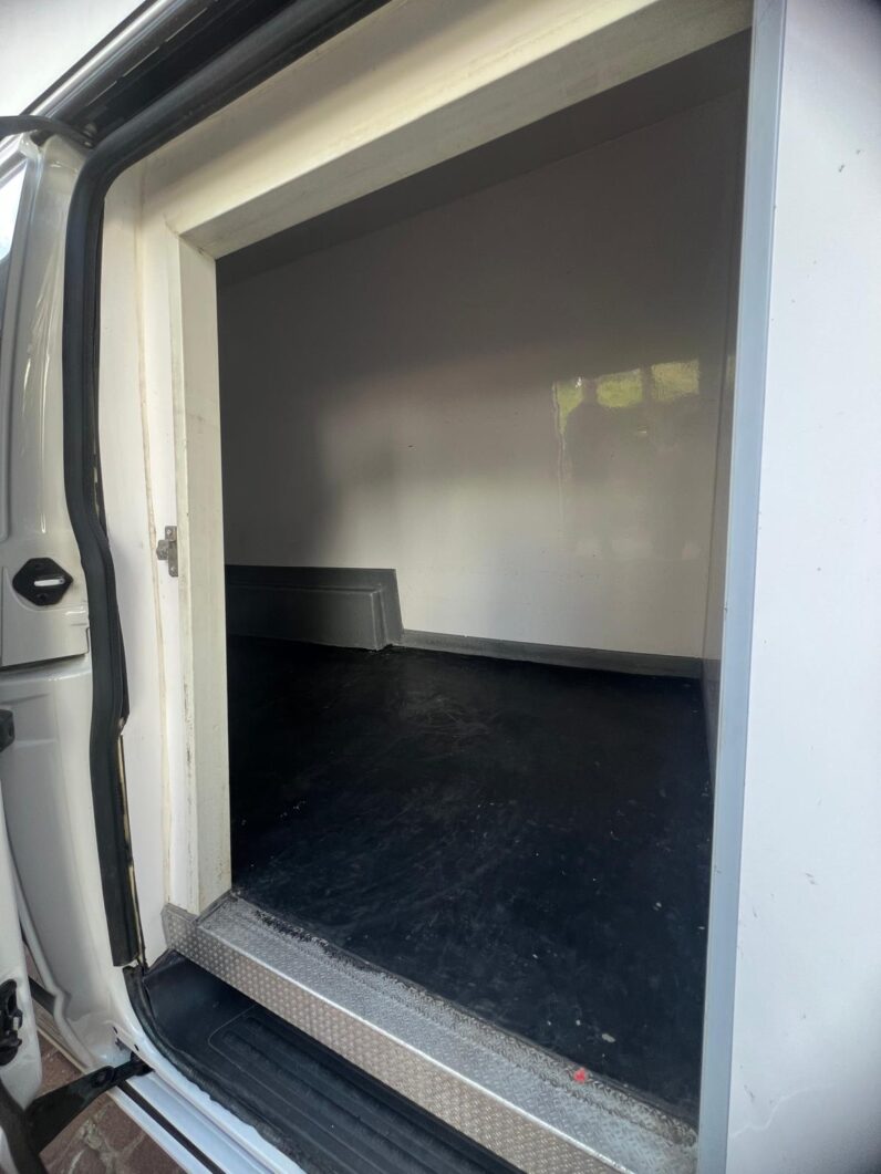 VOLKSWAGEN Transporter Furgon Largo TA 2.0 TDI BMT