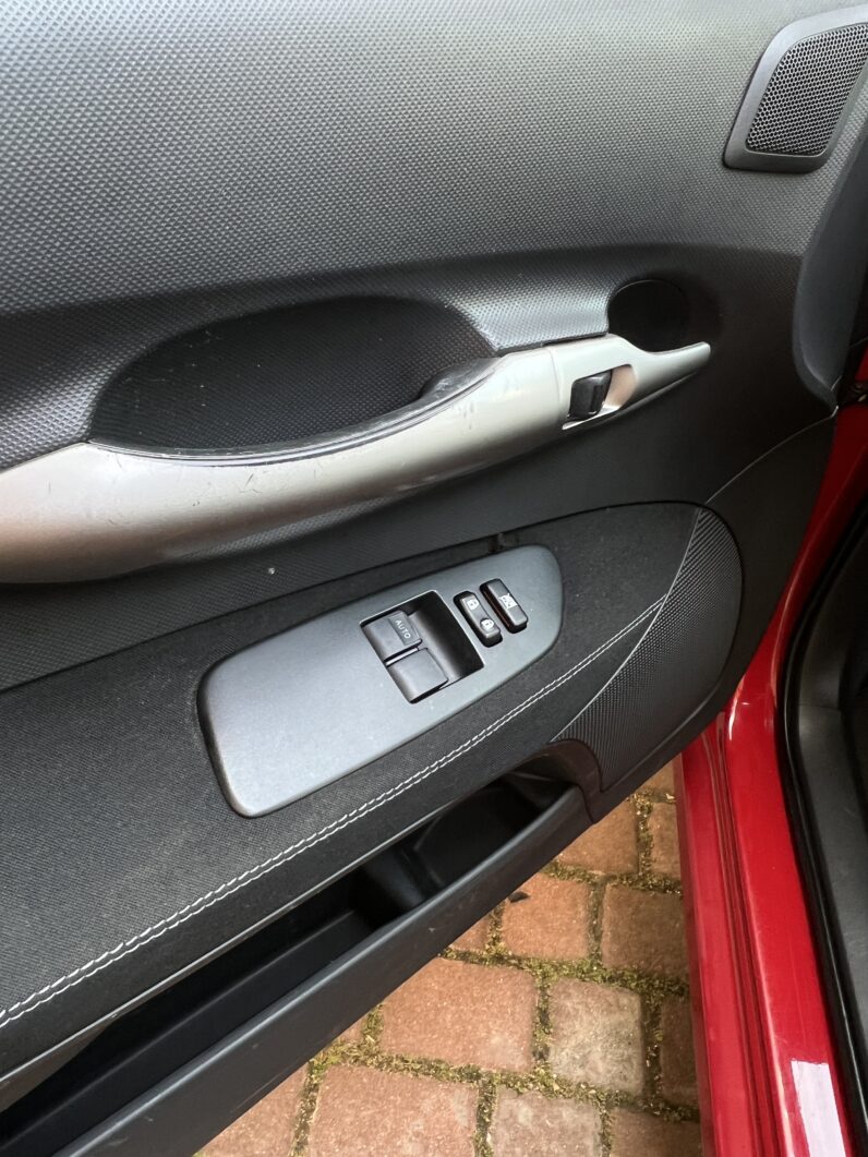 TOYOTA Auris 1.3 VVTi Dual Auris