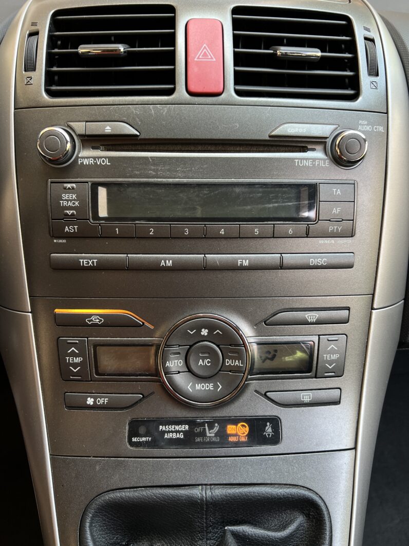TOYOTA Auris 1.3 VVTi Dual Auris